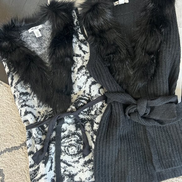 new WHITE HOUSE BLACK MARKET set of 2 sweater vest fur trim xs s - Picture 1 of 2